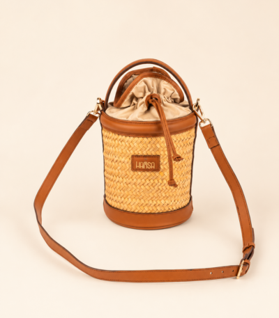 Sac à main en osier élégant.