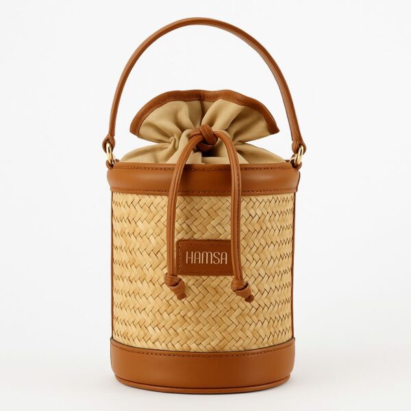 Sac à main Livia Marron – Seau en fibre naturelle & cuir
