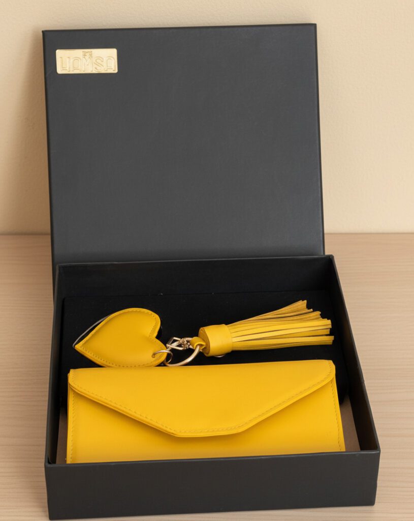 Coffret Cadeau Femme Jaune – Porte-Feuille & Accessoires | Hamsa
