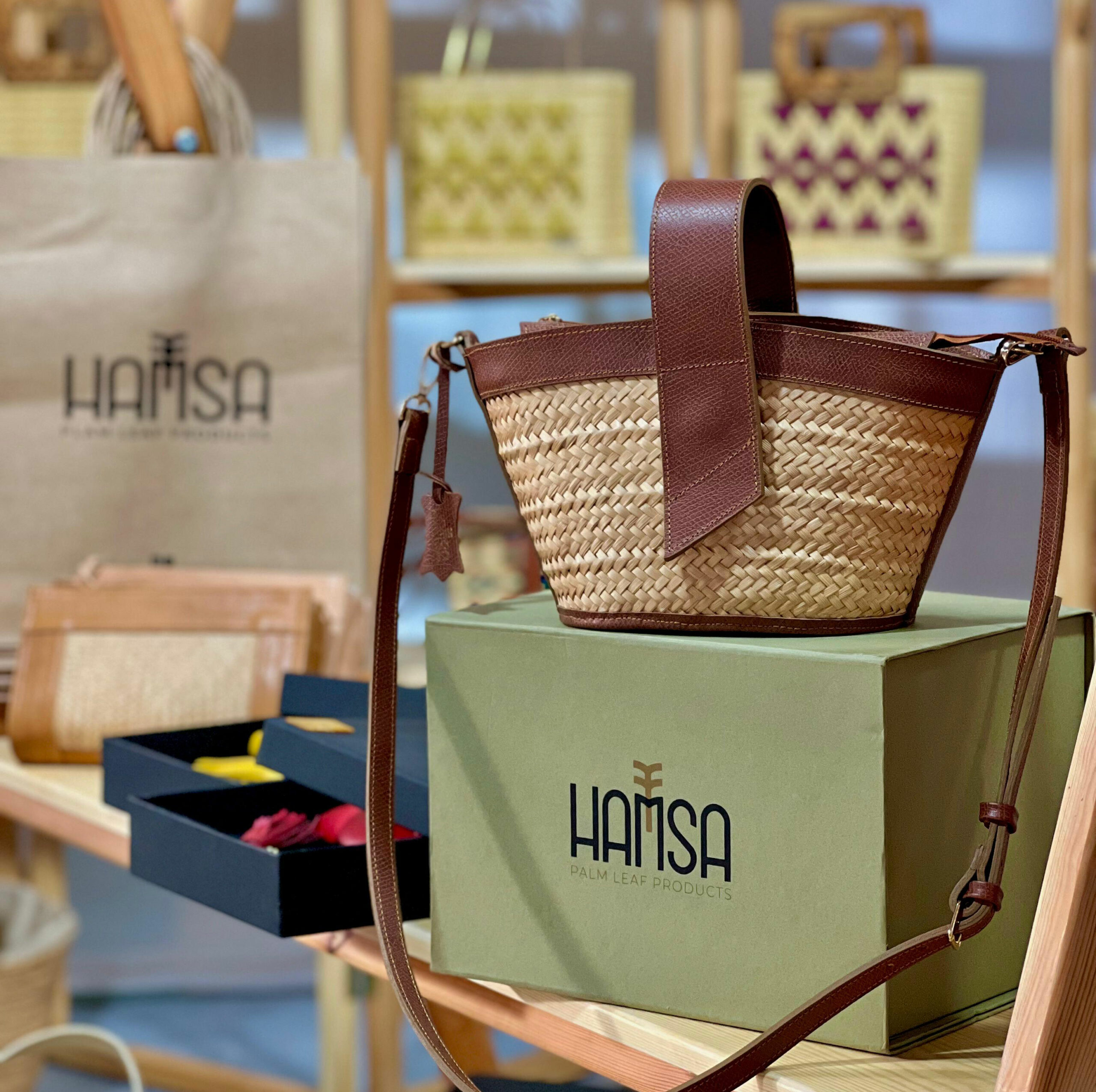 Sac artisanal en fibres végétales avec coffret cadeaux Hamsa